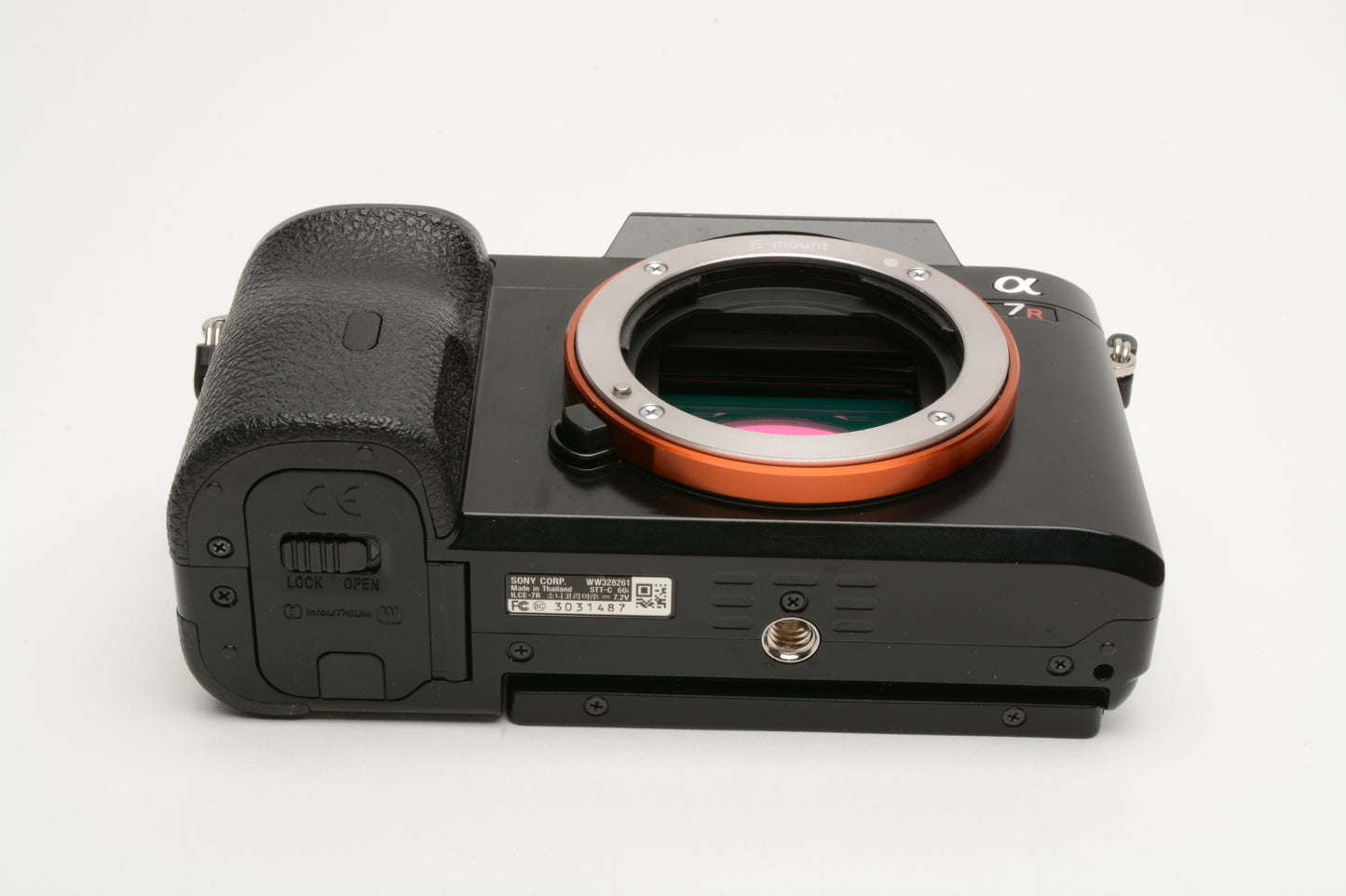 Sony A7R Mirrorless Body, 2batts, charger, Only 1765 Acts, Great!