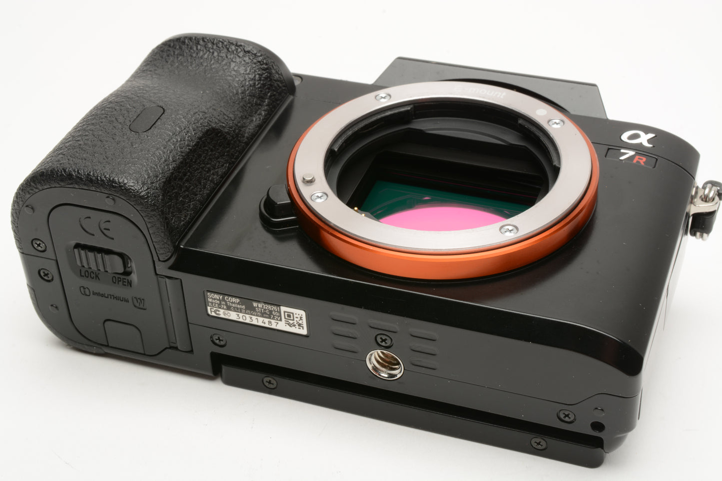 Sony A7R Mirrorless Body, 2batts, charger, Only 1765 Acts, Great!