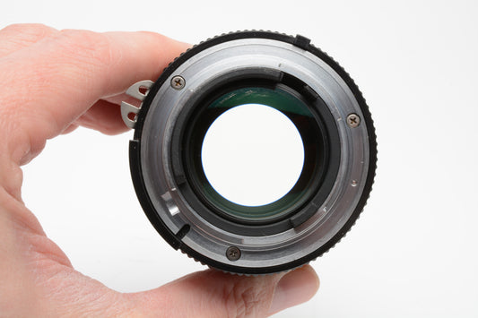 Nikon Nikkor 105mm f2.5 AI-s Portrait Lens, very sharp, Clean