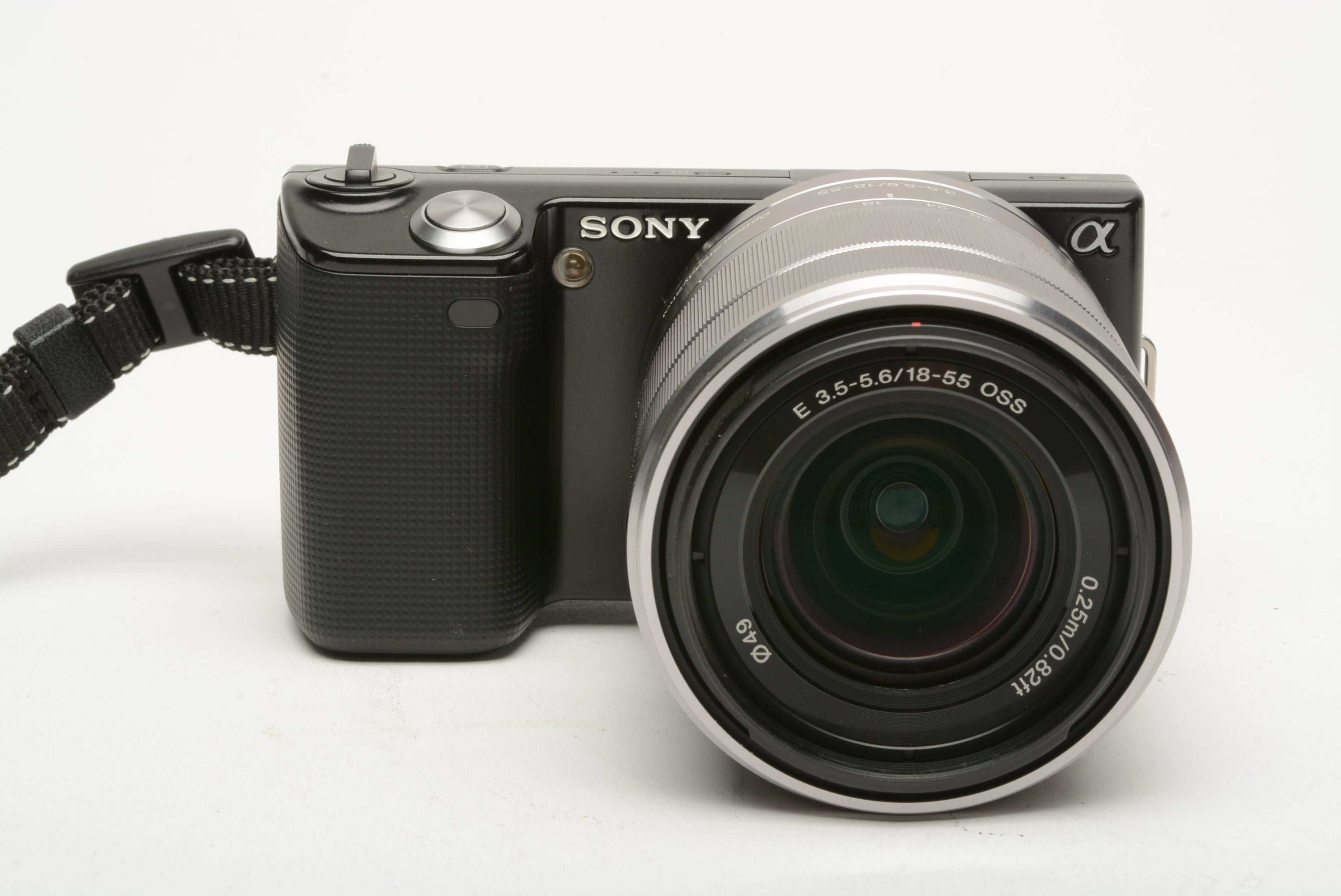 Sony NEX 5 black body w/18-55mm f3.5-5.6 zoom silver lens, batt+