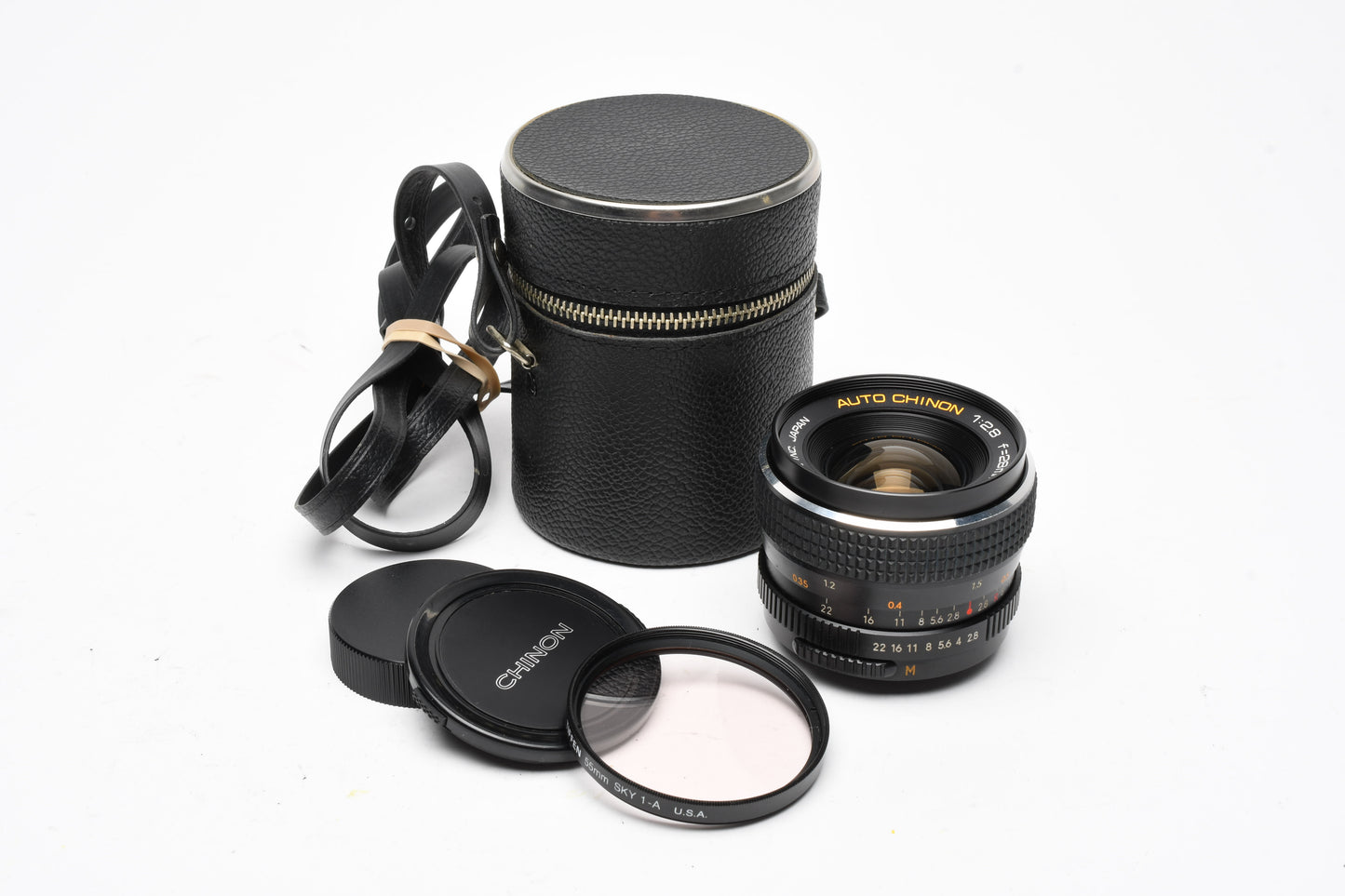 Chinon 28mm f2.8 M42 Mount prime lens, Great! w/Case, caps, 1A filter