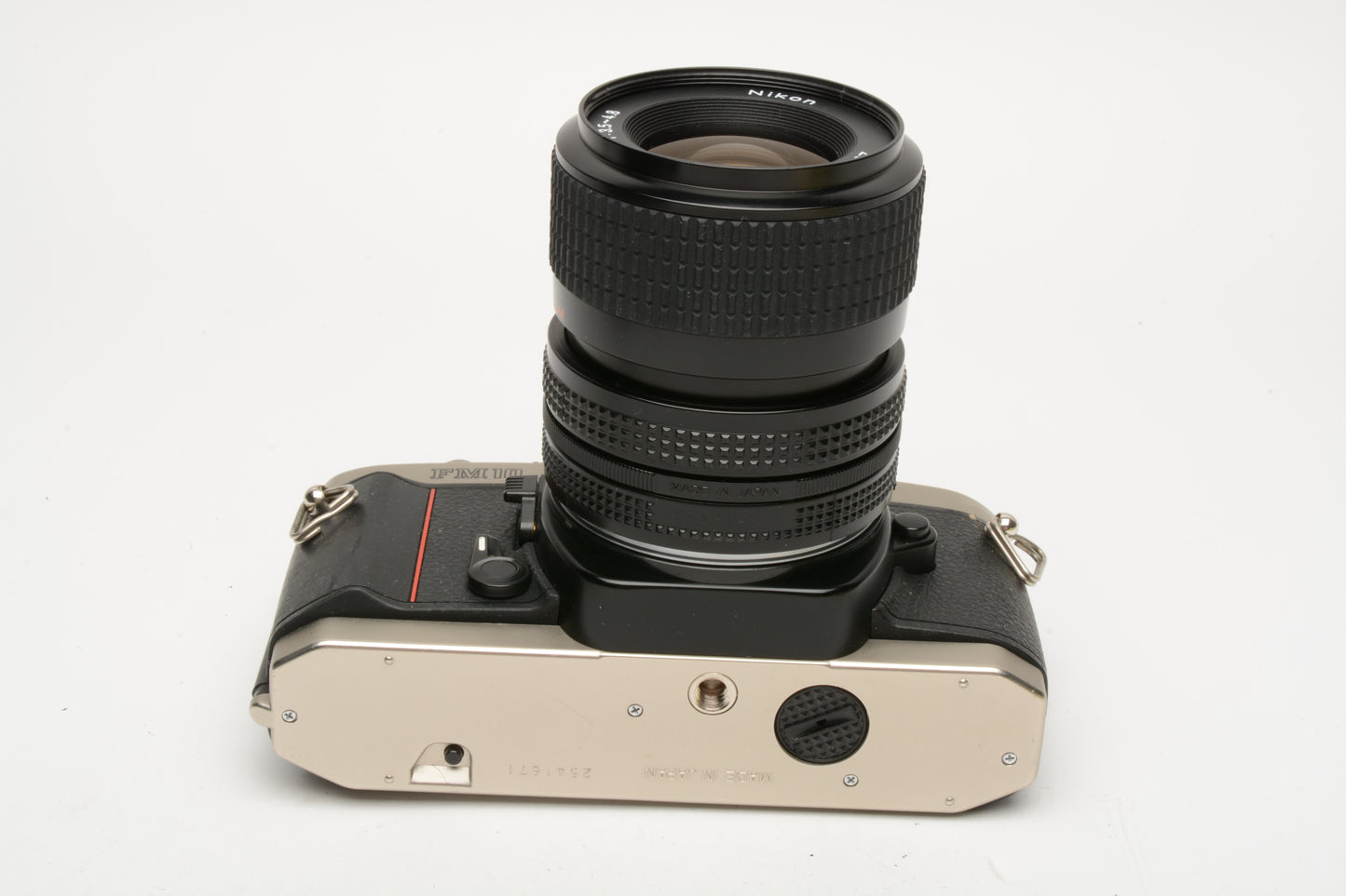 Nikon FM-10 35mm SLR w/35-70mm f3.5-4.8 zoom lens, cap+strap+pola, Great!