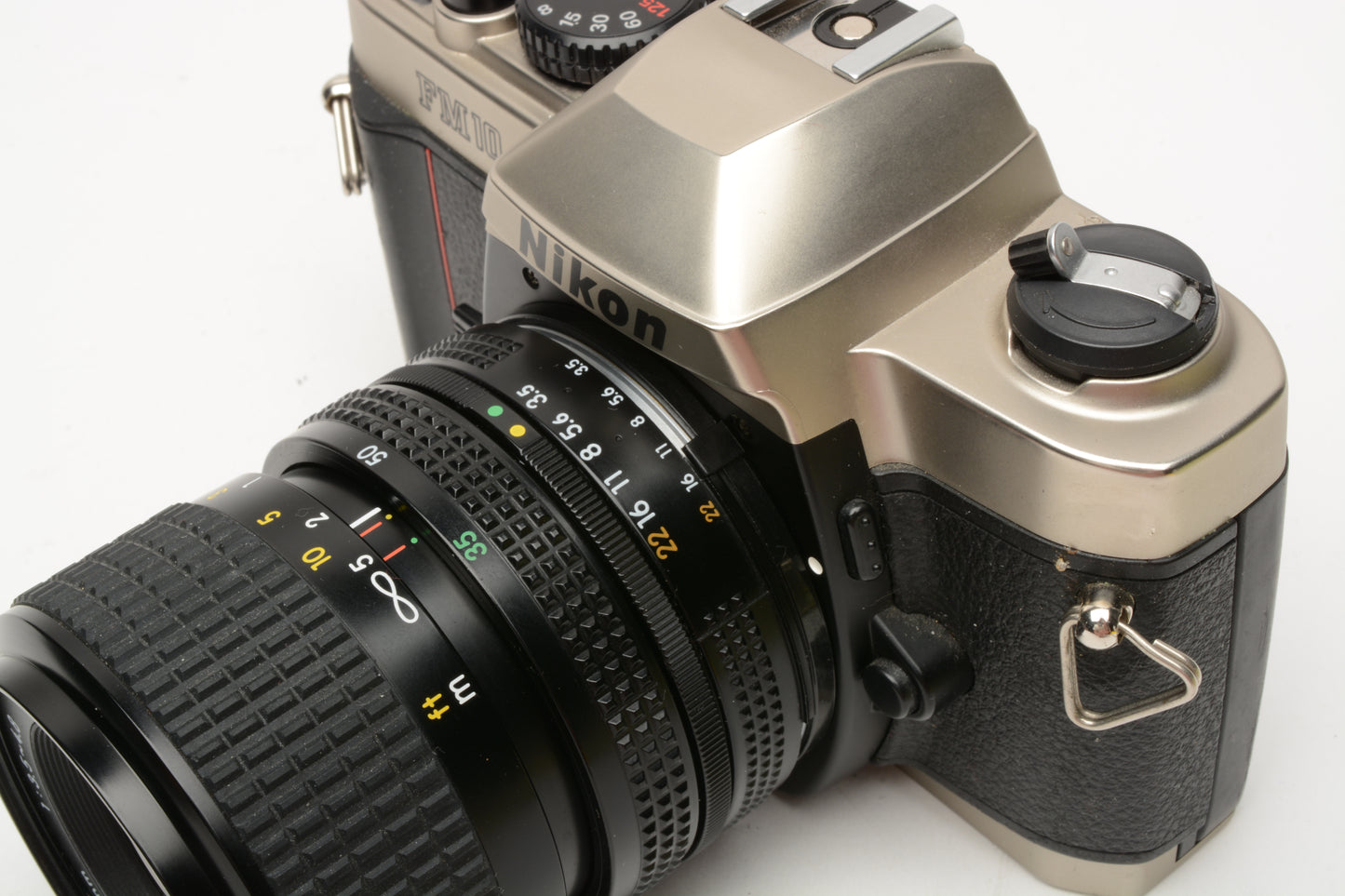 Nikon FM-10 35mm SLR w/35-70mm f3.5-4.8 zoom lens, cap+strap+pola, Great!