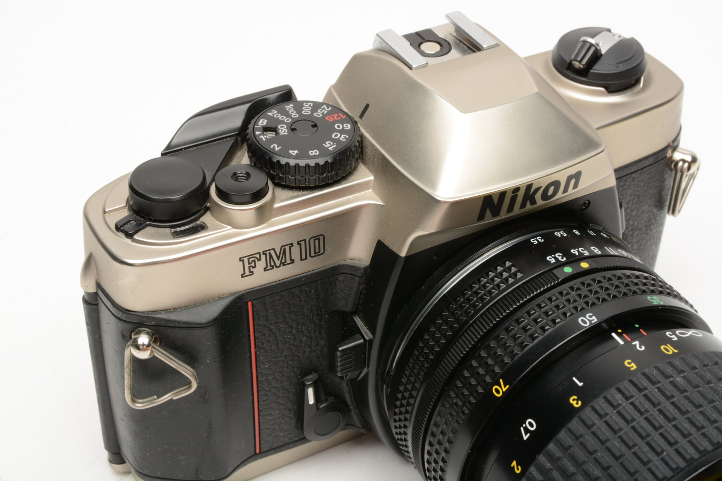 Nikon FM-10 35mm SLR w/35-70mm f3.5-4.8 zoom lens, cap+strap+pola, Great!