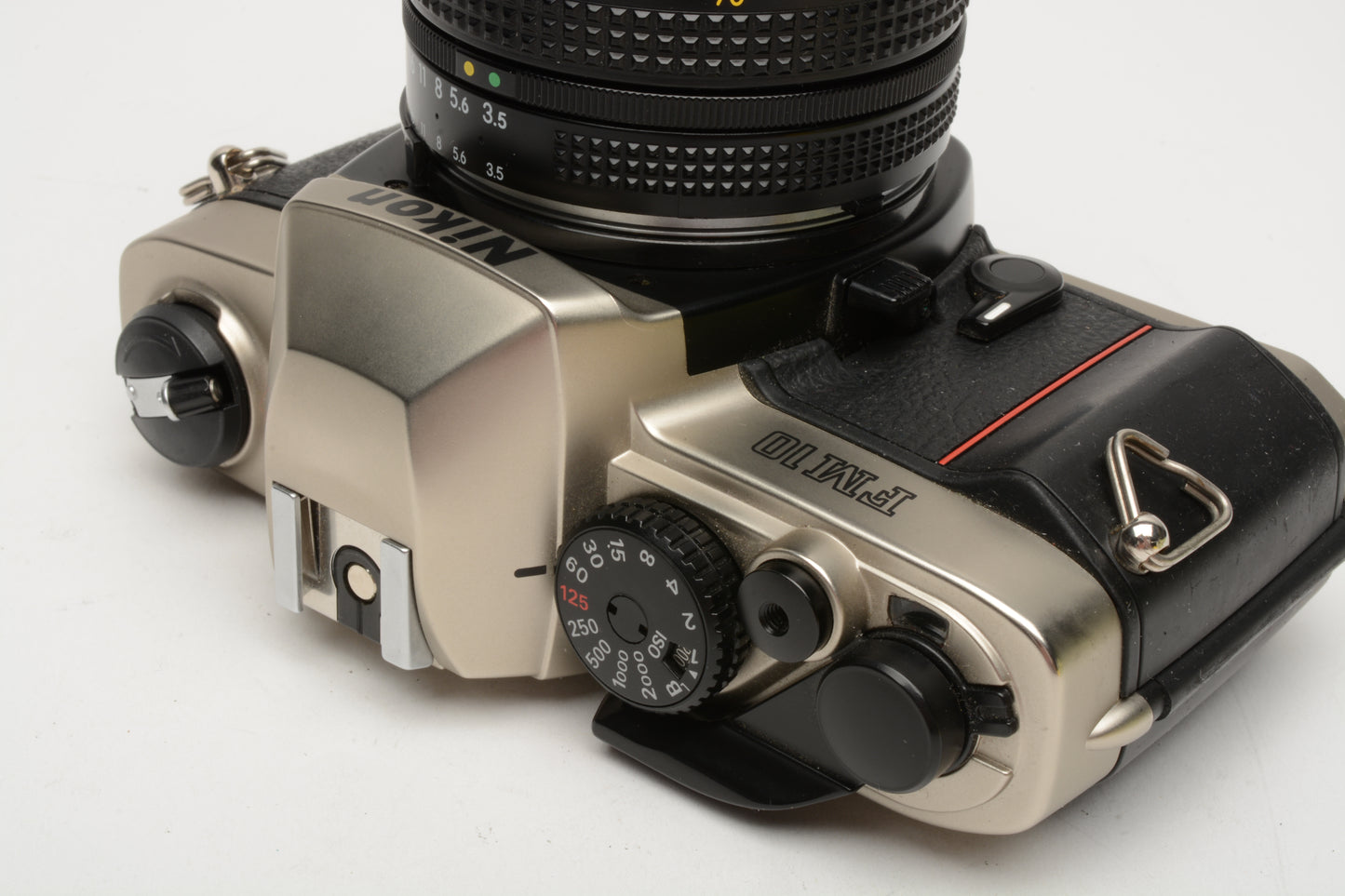 Nikon FM-10 35mm SLR w/35-70mm f3.5-4.8 zoom lens, cap+strap+pola, Great!