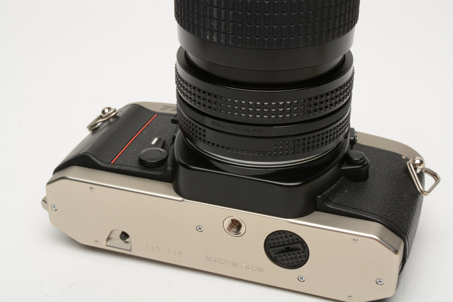 Nikon FM-10 35mm SLR w/35-70mm f3.5-4.8 zoom lens, cap+strap+pola, Great!