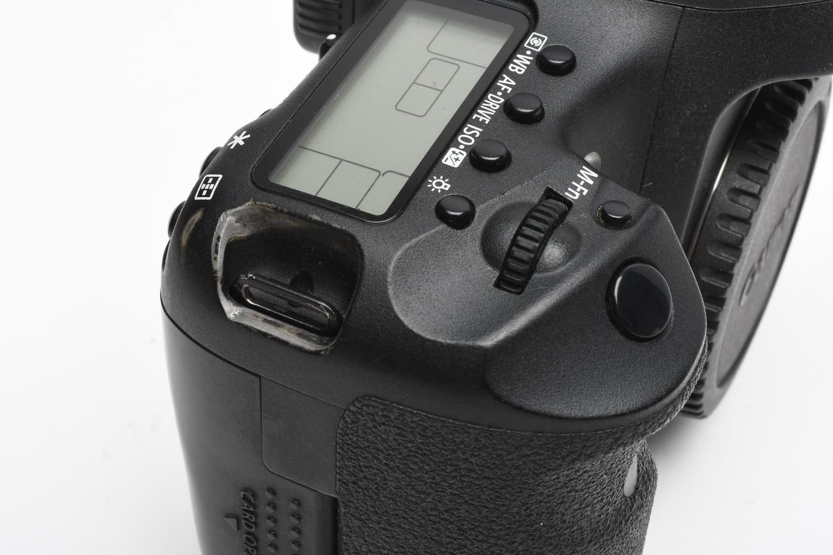 Canon EOS 7D 18MP DSLR body, batt, charger, 87K Acts, Fully tested, Complete bundle