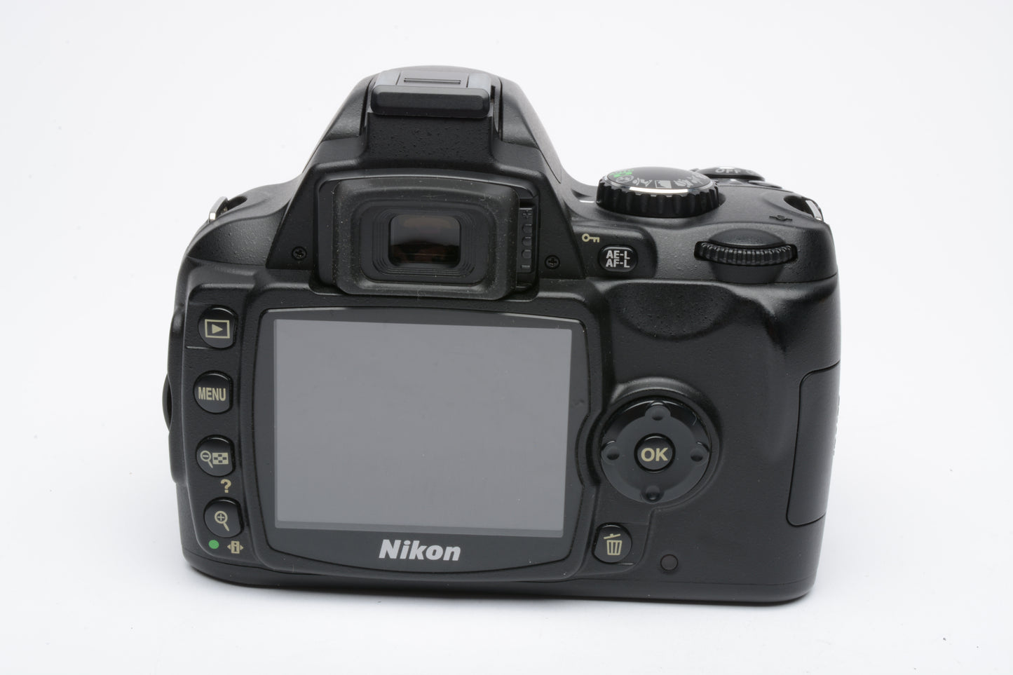 Nikon D40 DSLR body w/Nikkor 18-55mm f3.5-5.6G ED II , batt+charger Only 1162 Acts!