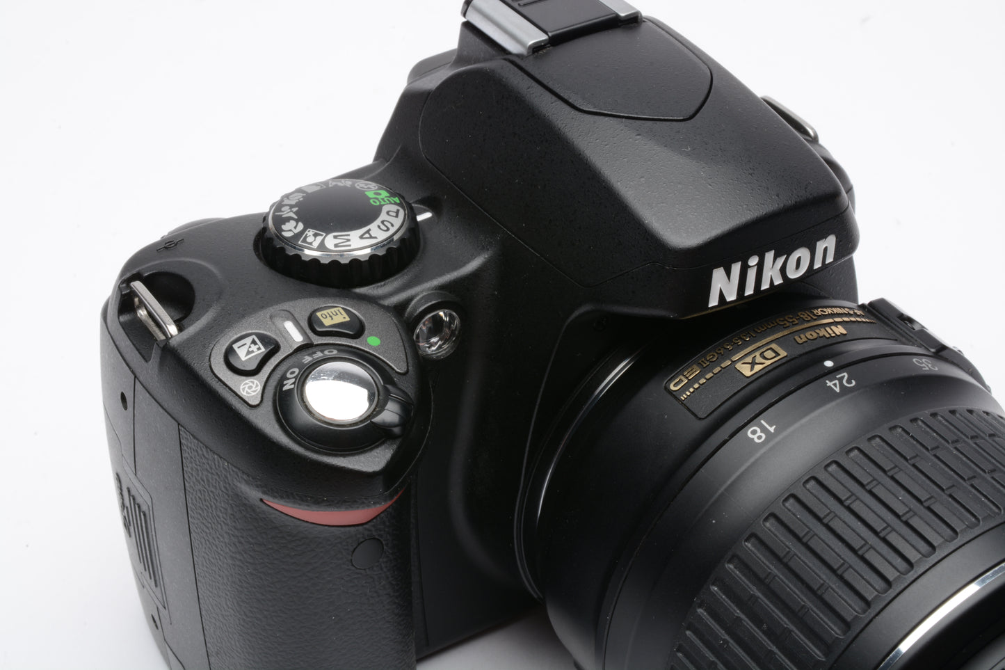 Nikon D40 DSLR body w/Nikkor 18-55mm f3.5-5.6G ED II , batt+charger Only 1162 Acts!