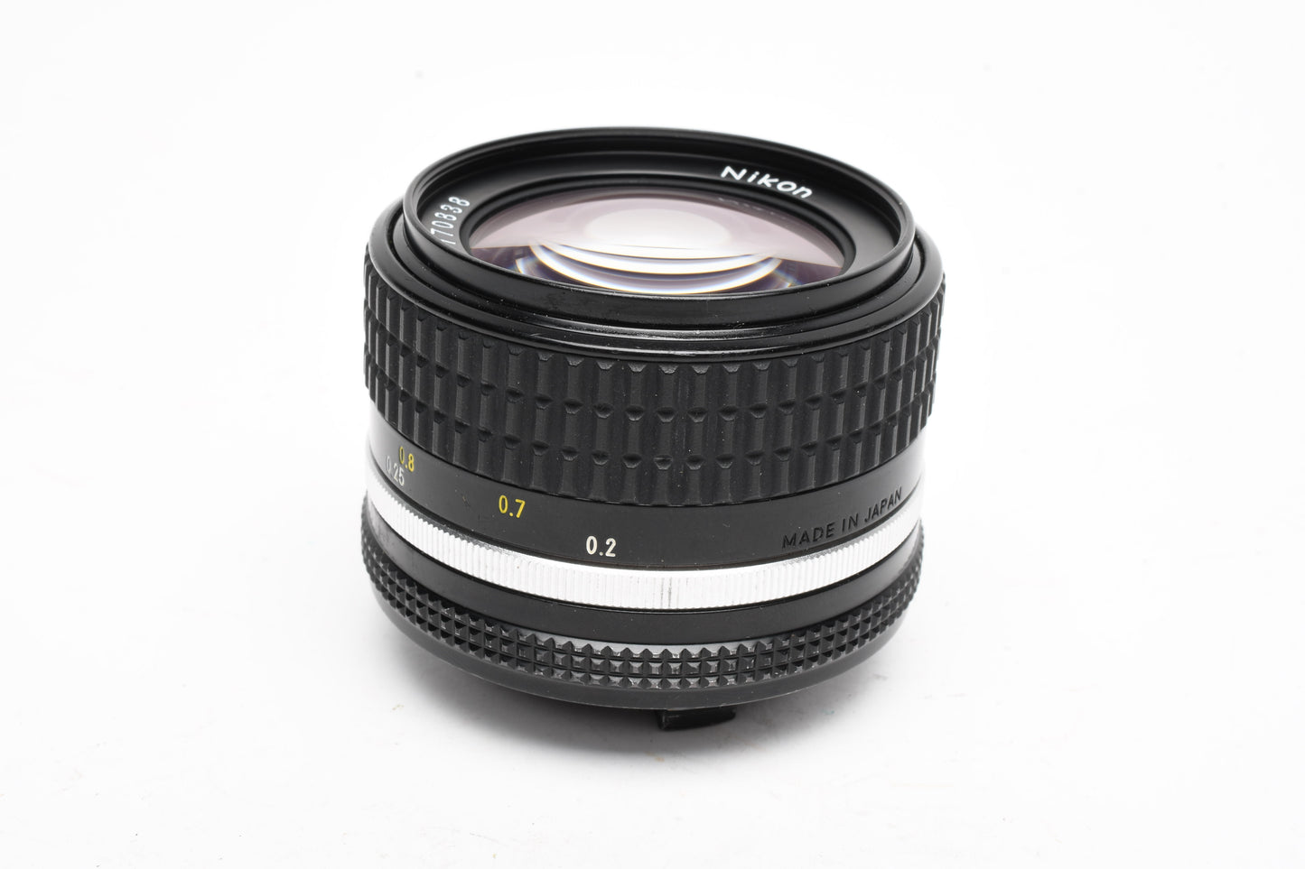 Nikon Nikkor 28mm f2.8 AIS mount lens, caps, nice & clean, Sharp!