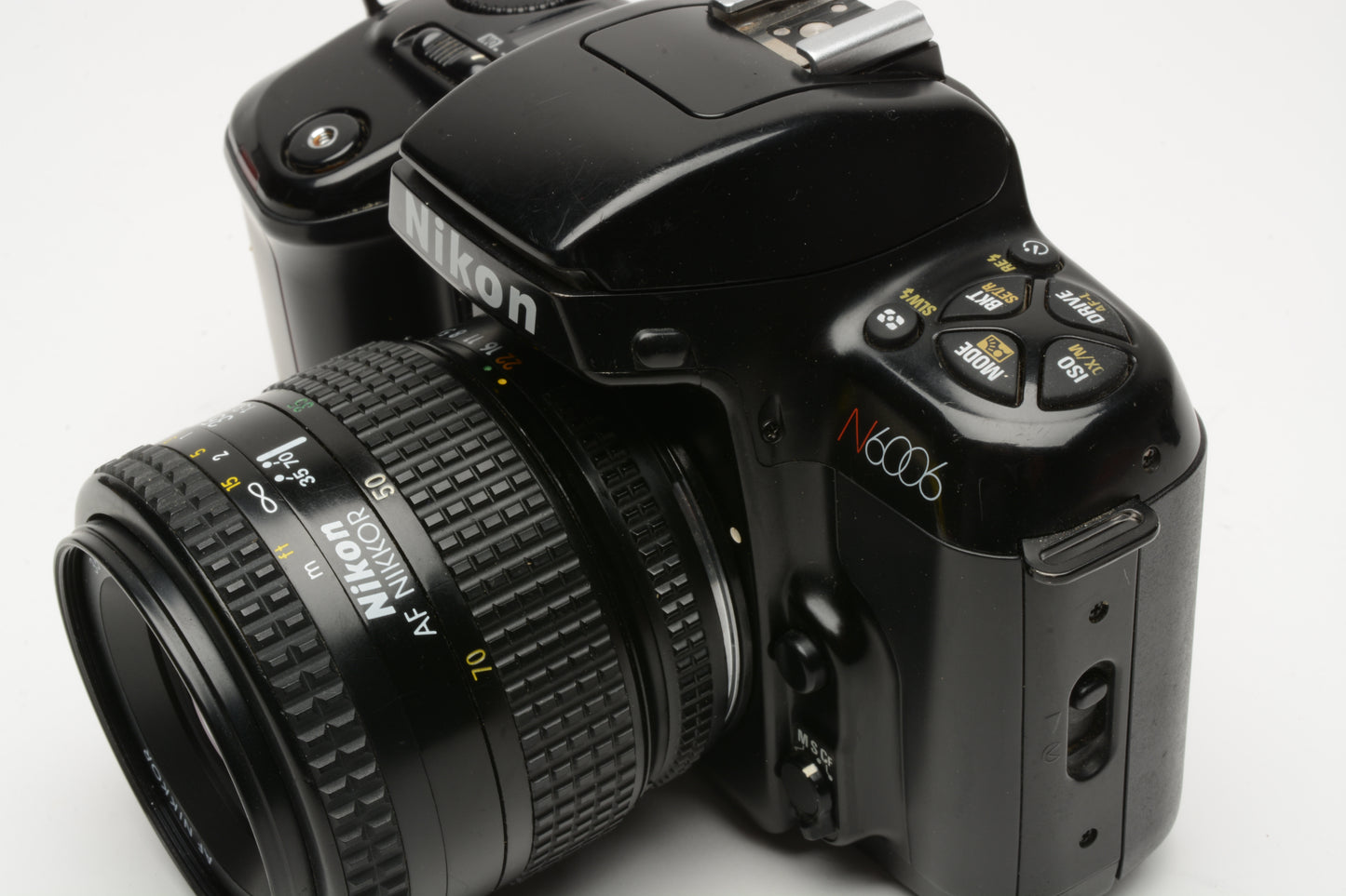 Nikon N6006 35mm SLR w/AF 35-70mm f3.3-4.5 zoom lens, strap, good!