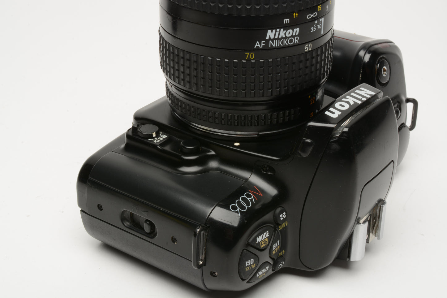 Nikon N6006 35mm SLR w/AF 35-70mm f3.3-4.5 zoom lens, strap, good!