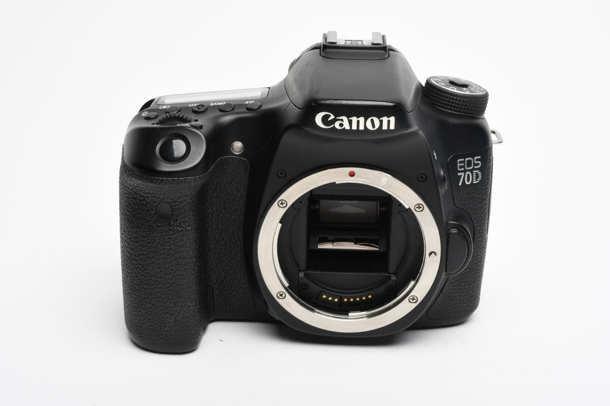 Canon EOS 70D DSLR Body w/Batt, charger, strap, 32K Acts
