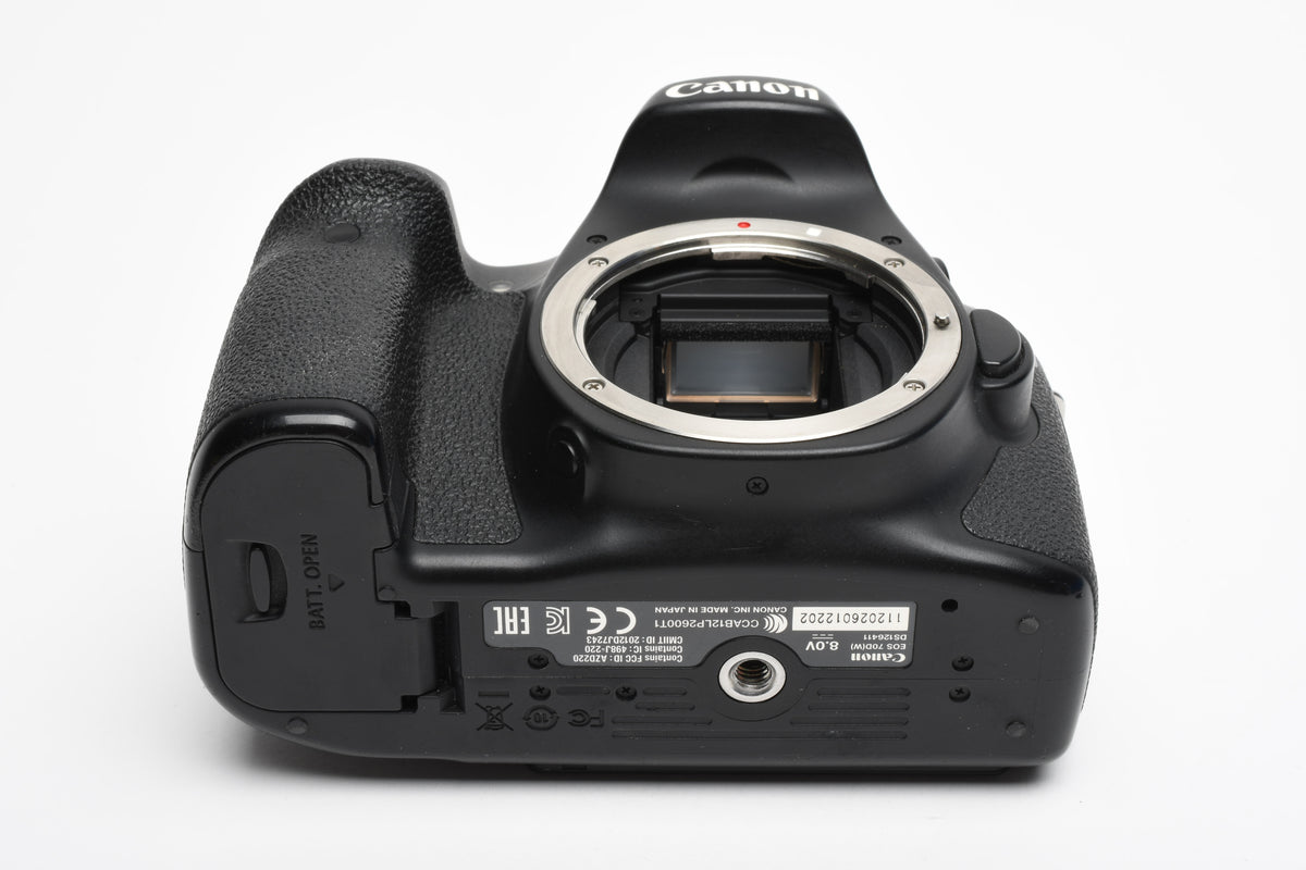 Canon EOS 70D DSLR Body w/Batt, charger, strap, 32K Acts