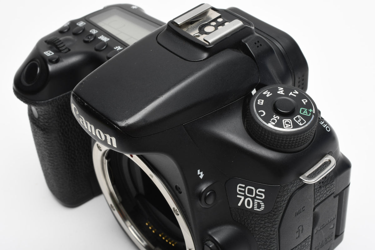 Canon EOS 70D DSLR Body w/Batt, charger, strap, 32K Acts
