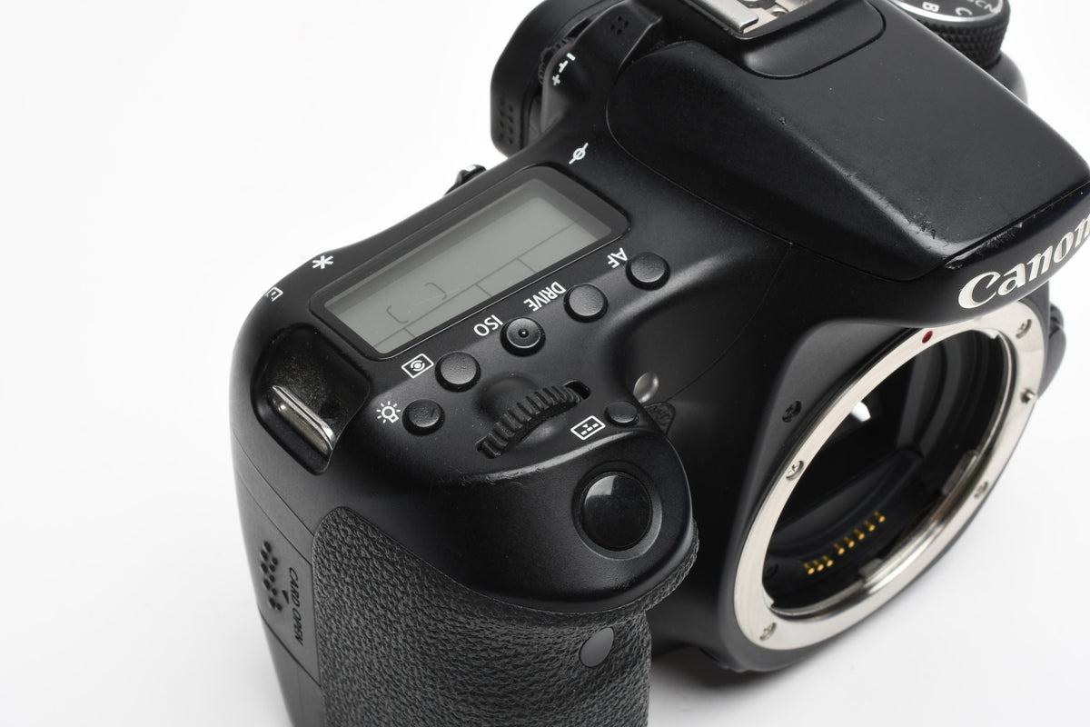Canon EOS 70D DSLR Body w/Batt, charger, strap, 32K Acts