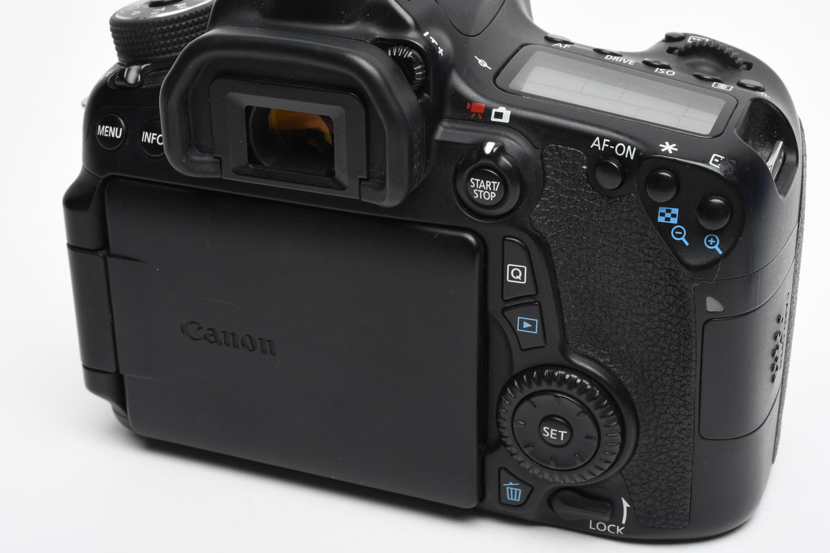 Canon EOS 70D DSLR Body w/Batt, charger, strap, 32K Acts