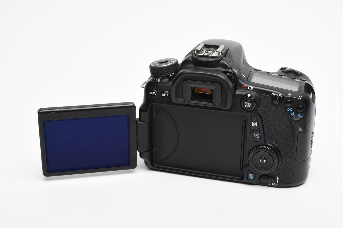 Canon EOS 70D DSLR Body w/Batt, charger, strap, 32K Acts