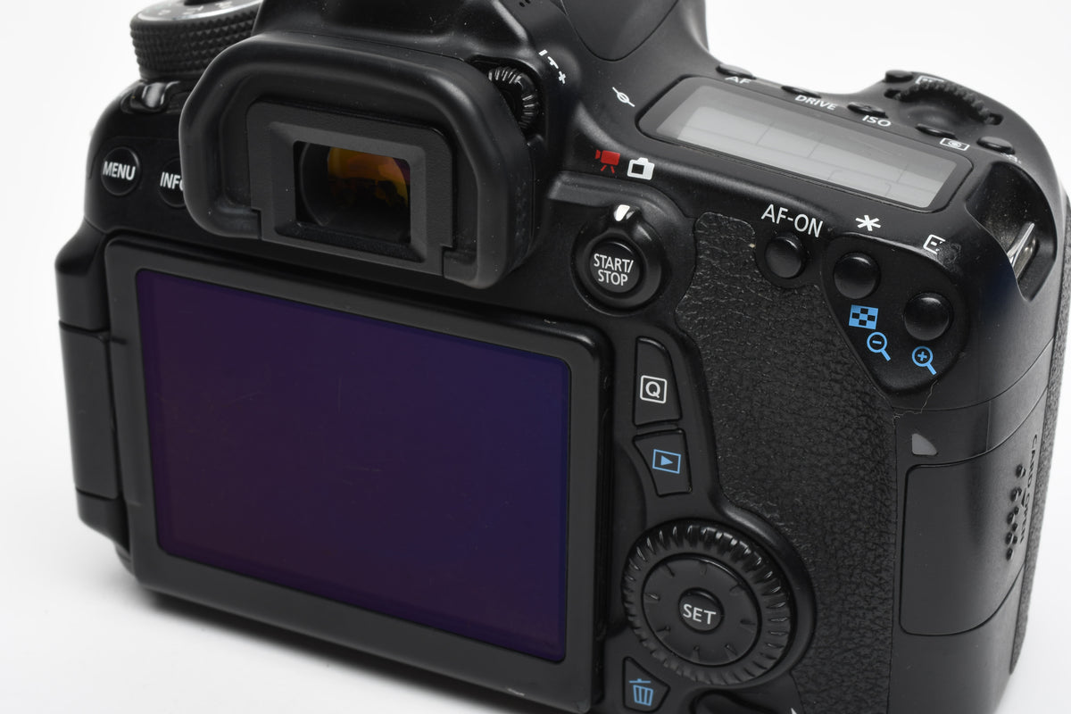 Canon EOS 70D DSLR Body w/Batt, charger, strap, 32K Acts