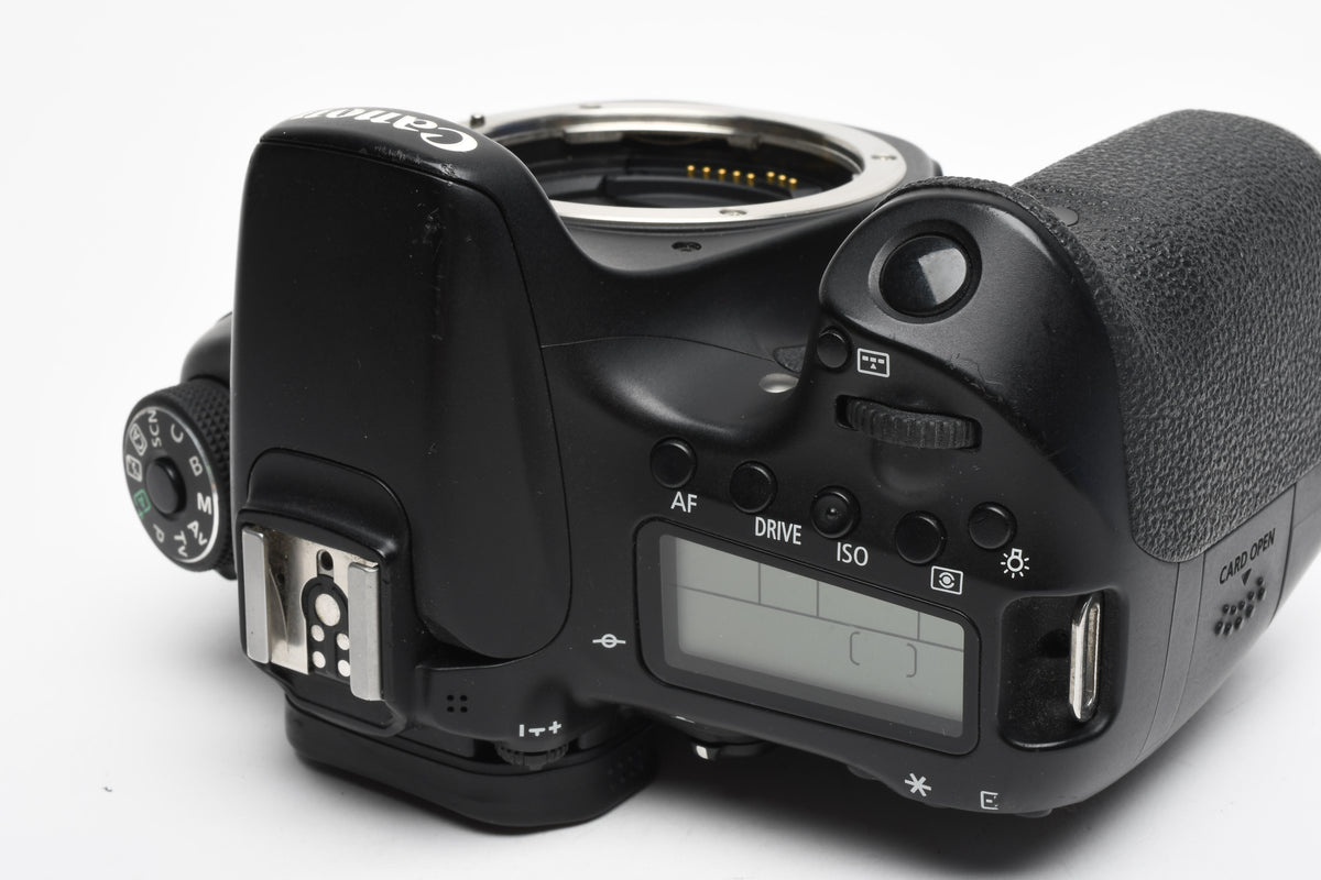 Canon EOS 70D DSLR Body w/Batt, charger, strap, 32K Acts