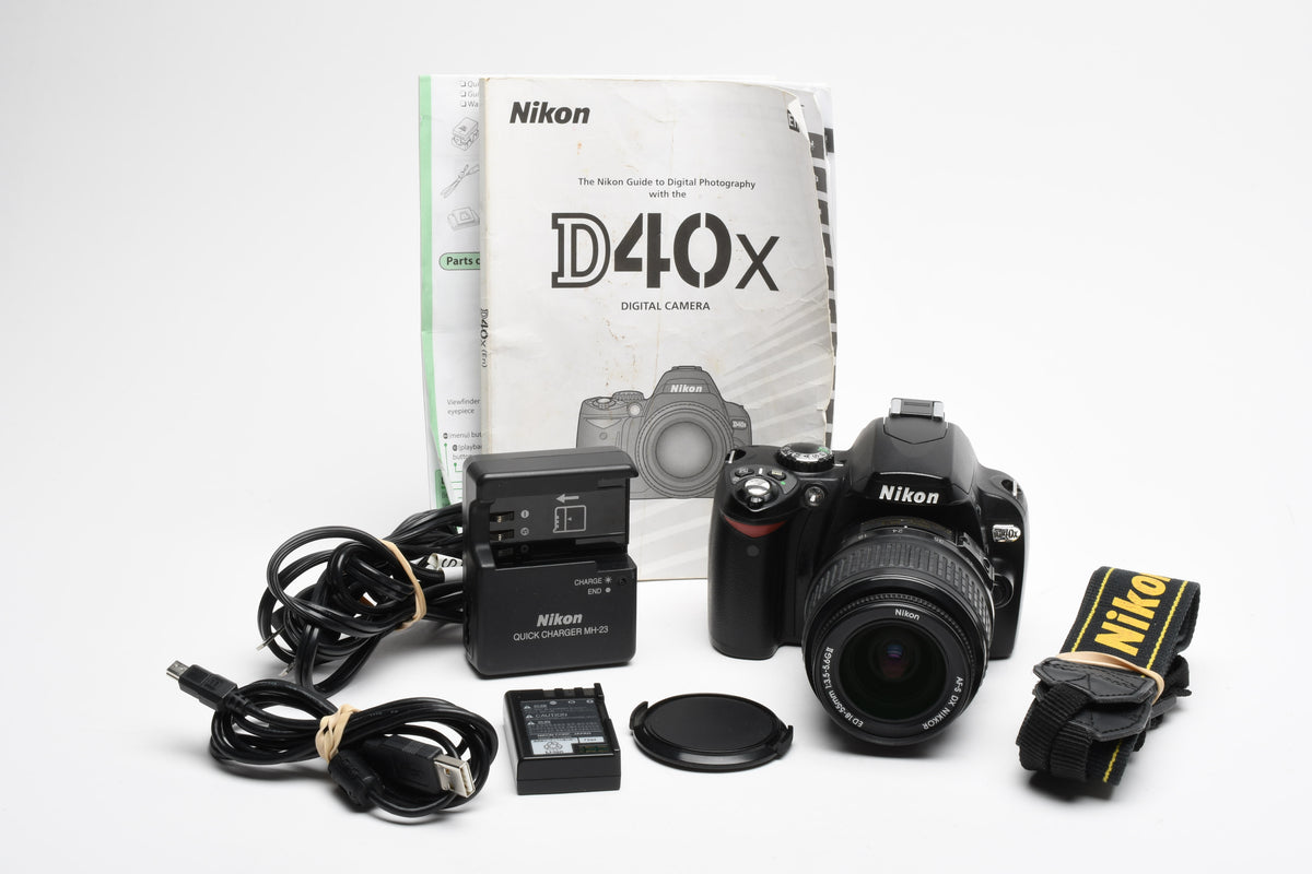 Nikon D40X body w/Nikkor 18-55mm f3.5-5.6 G II w/ batt, charger, Only 8k Acts, Nice!