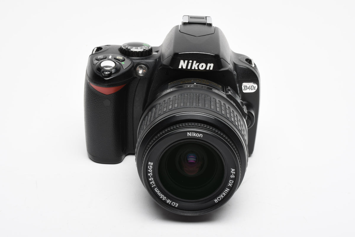Nikon D40X body w/Nikkor 18-55mm f3.5-5.6 G II w/ batt, charger, Only 8k Acts, Nice!