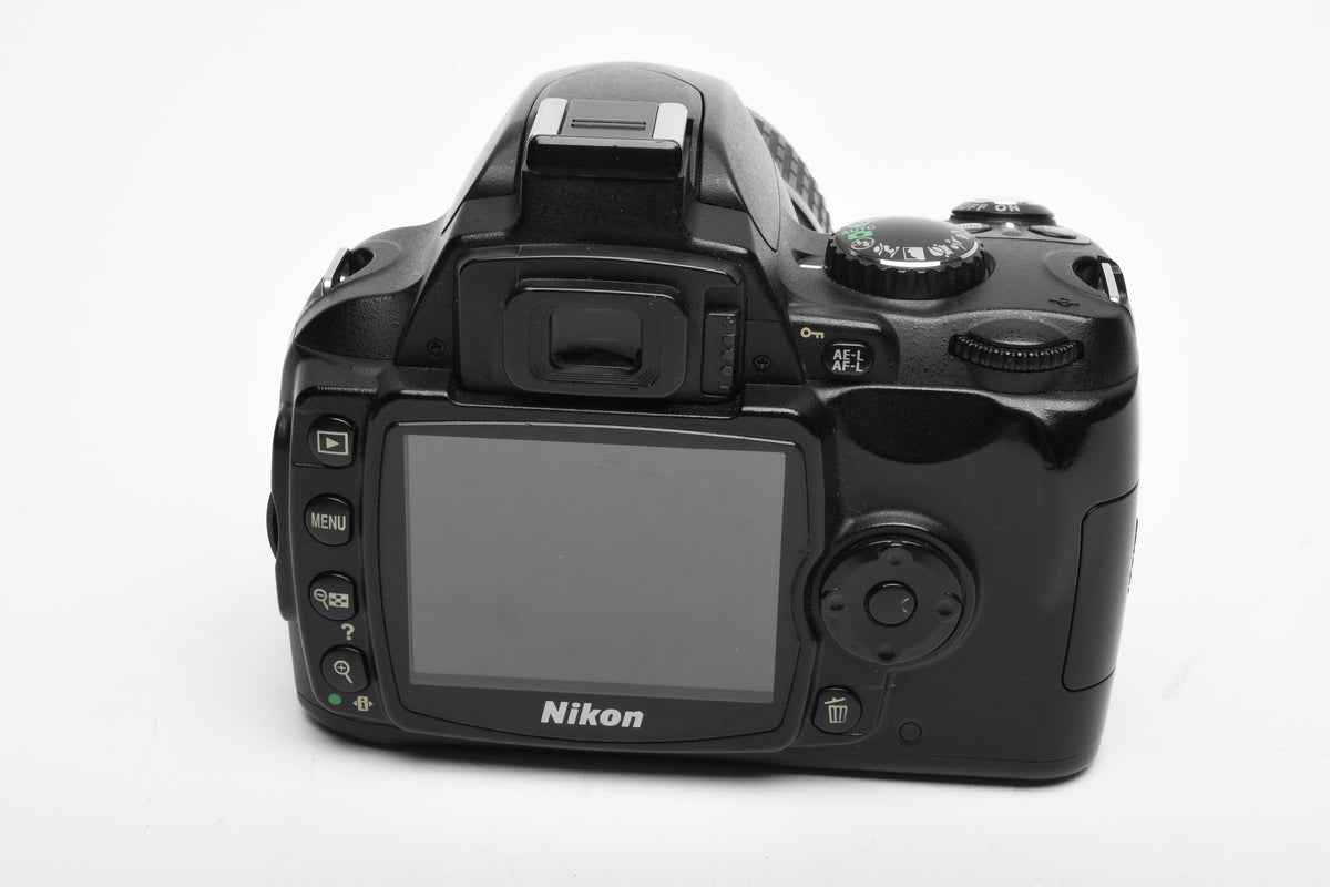 Nikon D40X body w/Nikkor 18-55mm f3.5-5.6 G II w/ batt, charger, Only 8k Acts, Nice!