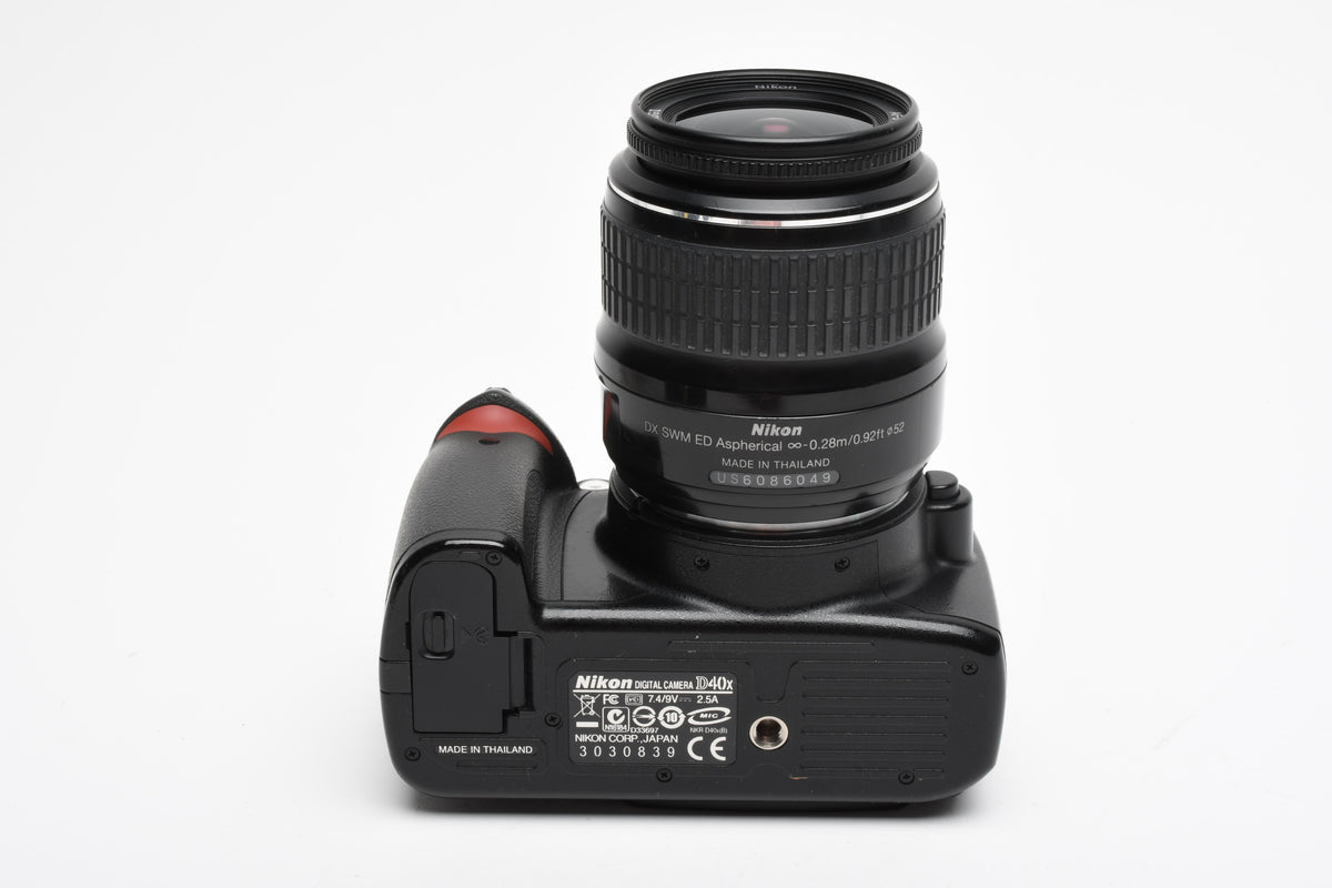 Nikon D40X body w/Nikkor 18-55mm f3.5-5.6 G II w/ batt, charger, Only 8k Acts, Nice!