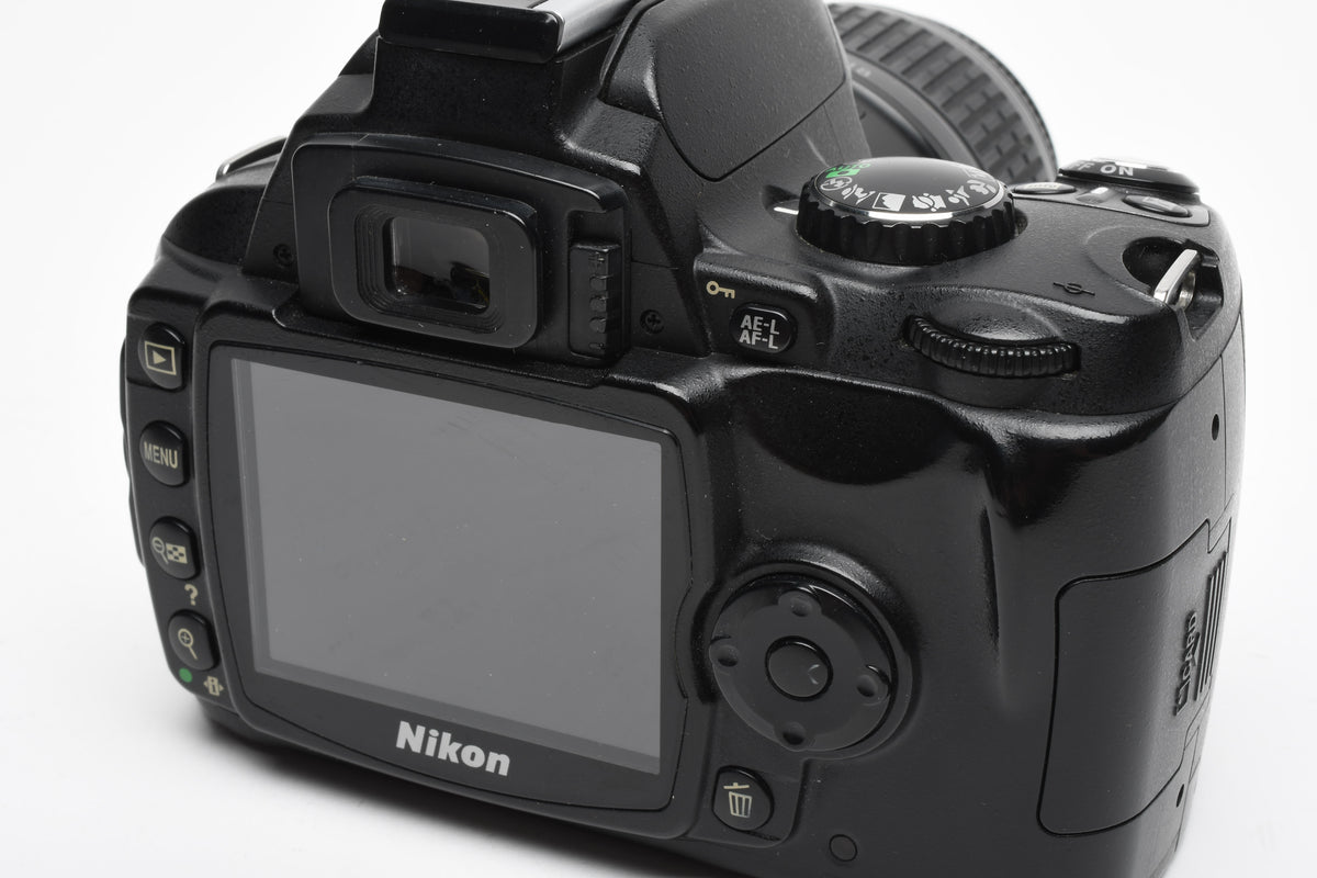 Nikon D40X body w/Nikkor 18-55mm f3.5-5.6 G II w/ batt, charger, Only 8k Acts, Nice!