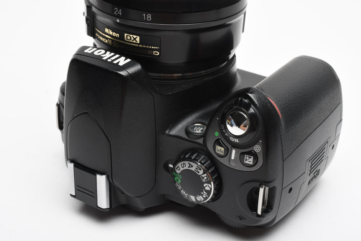 Nikon D40X body w/Nikkor 18-55mm f3.5-5.6 G II w/ batt, charger, Only 8k Acts, Nice!