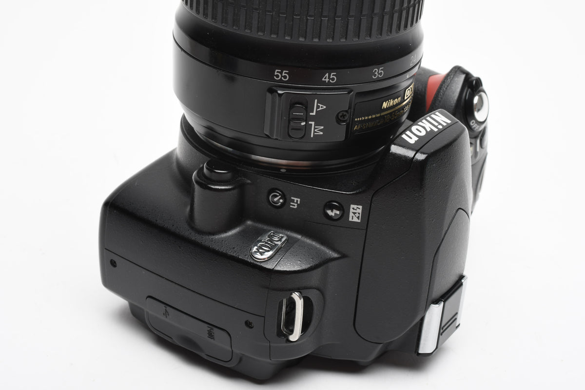 Nikon D40X body w/Nikkor 18-55mm f3.5-5.6 G II w/ batt, charger, Only 8k Acts, Nice!