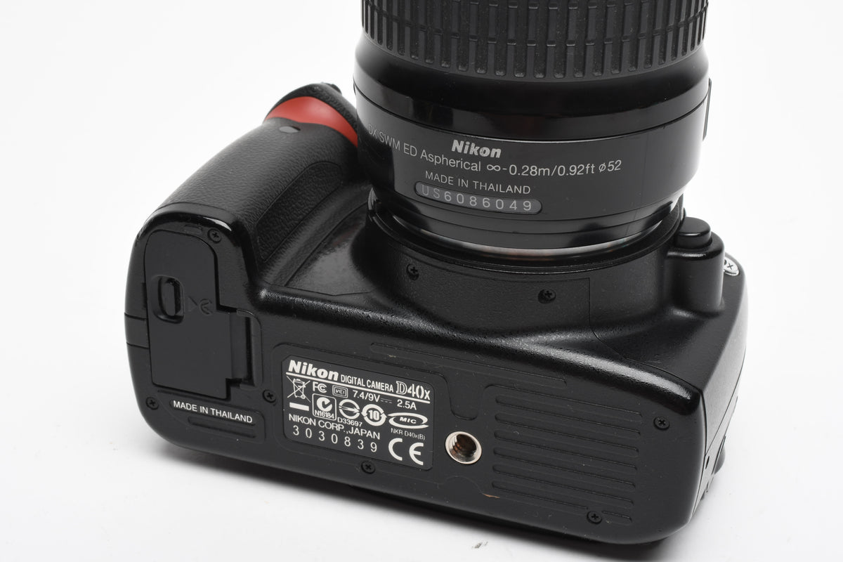 Nikon D40X body w/Nikkor 18-55mm f3.5-5.6 G II w/ batt, charger, Only 8k Acts, Nice!