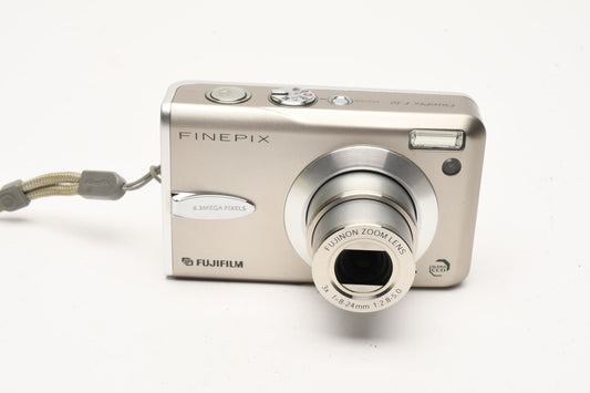 Fujifilm FinePix F30 6.3MP Digital Point&Shoot camera, Mint, Boxed