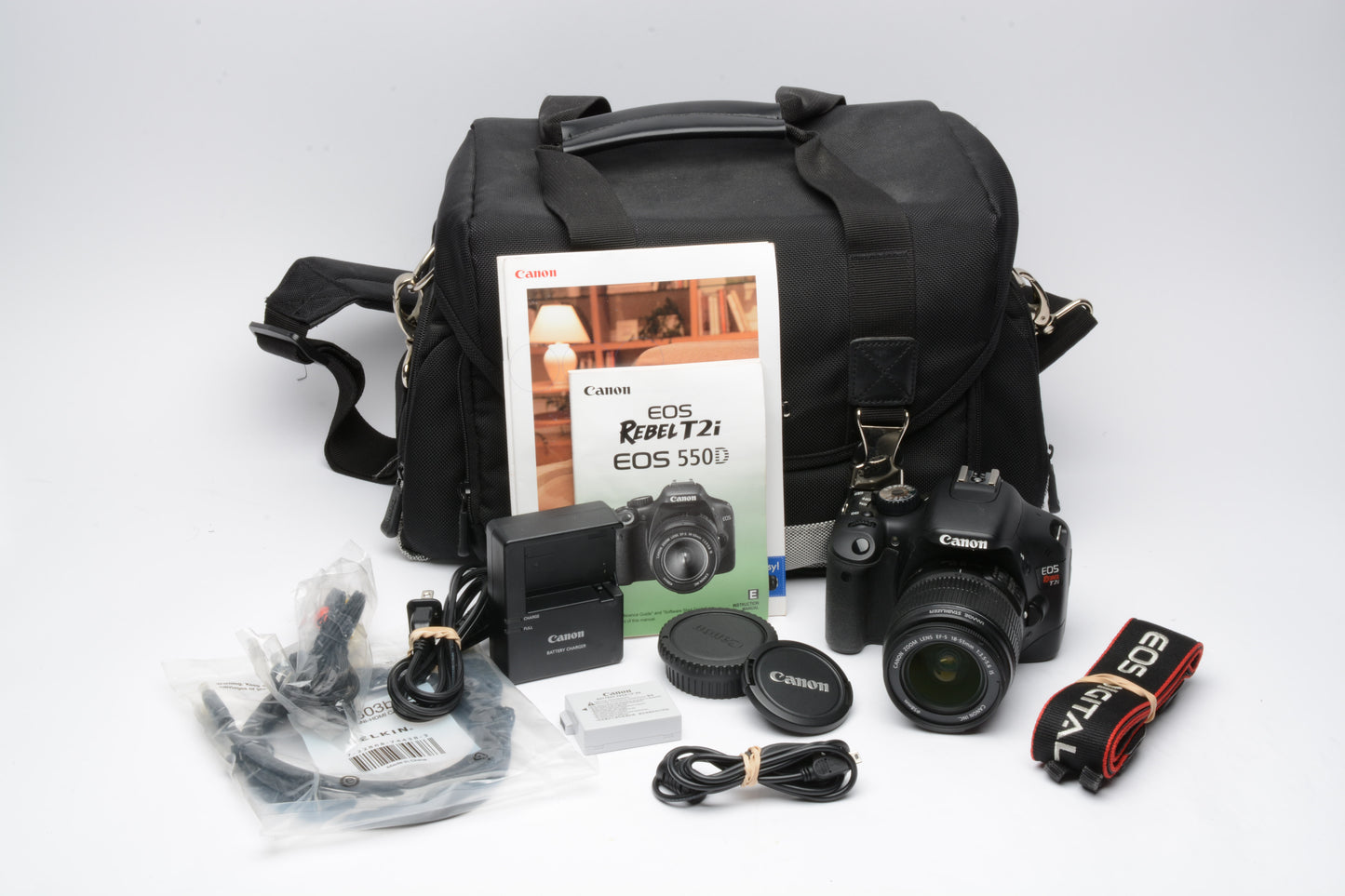 Canon Rebel T2i DSLR w/EF-S 18-55mm f3.5-5.6 IS, +Shoulder bag, Only 3064 Acts!