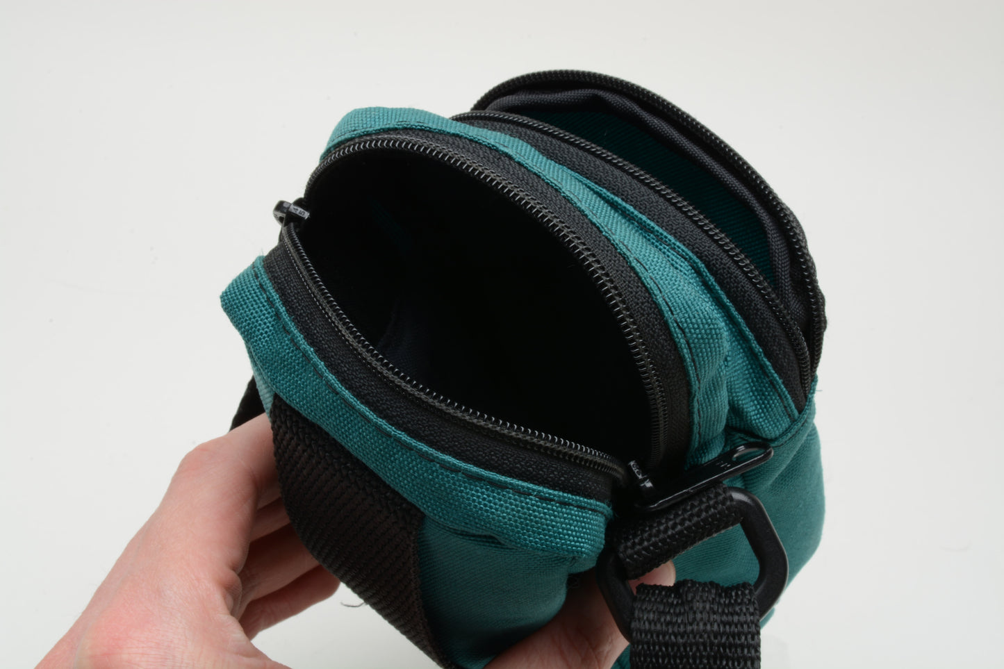 Tamrac padded camera case ~6.5 x 4 x 2" wide, nice (Teal)