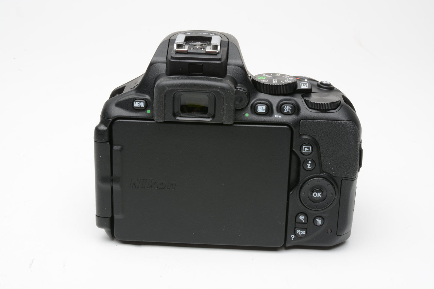 Nikon D5600 DSLR Body w/18-55mm VR zoom, batt+charger+case Mint, Only 44 Acts!!