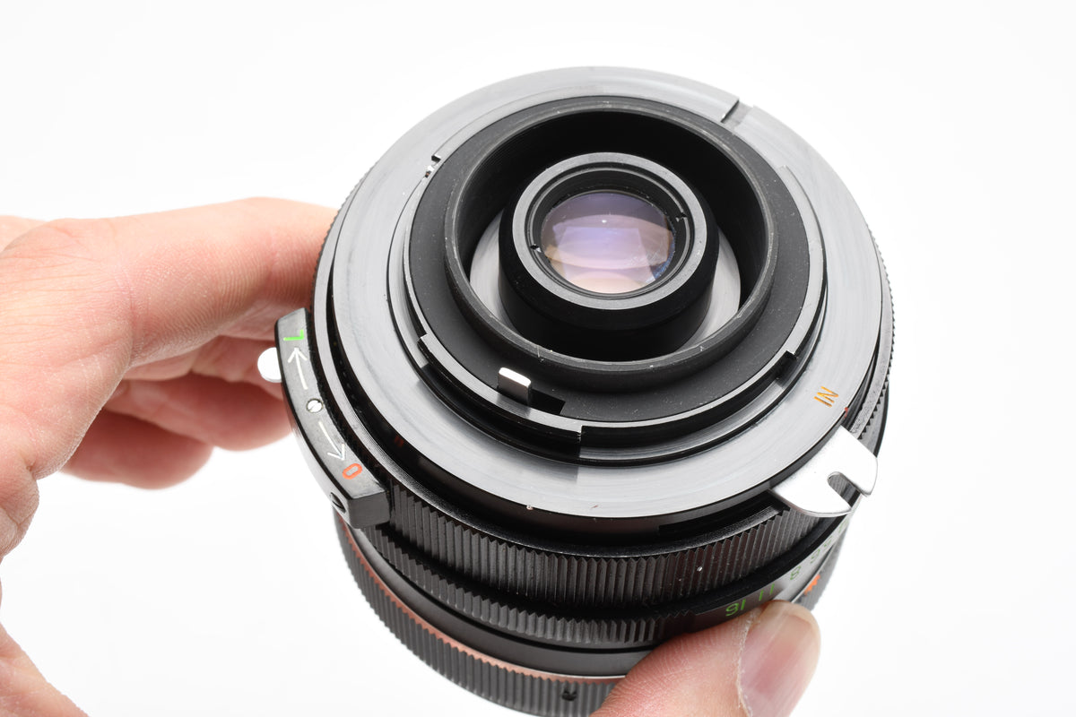 Vivitar 28mm f2.8 wide angle lens for Nikon F Mount w/Caps and UV Filter, Nice
