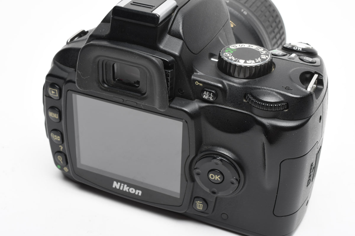 Nikon D60 10.2mp DSLR Camera W/Nikon AF-S 18-55mm VR F3.5-5.6G Zoom Lens, 17K Acts, Nice!