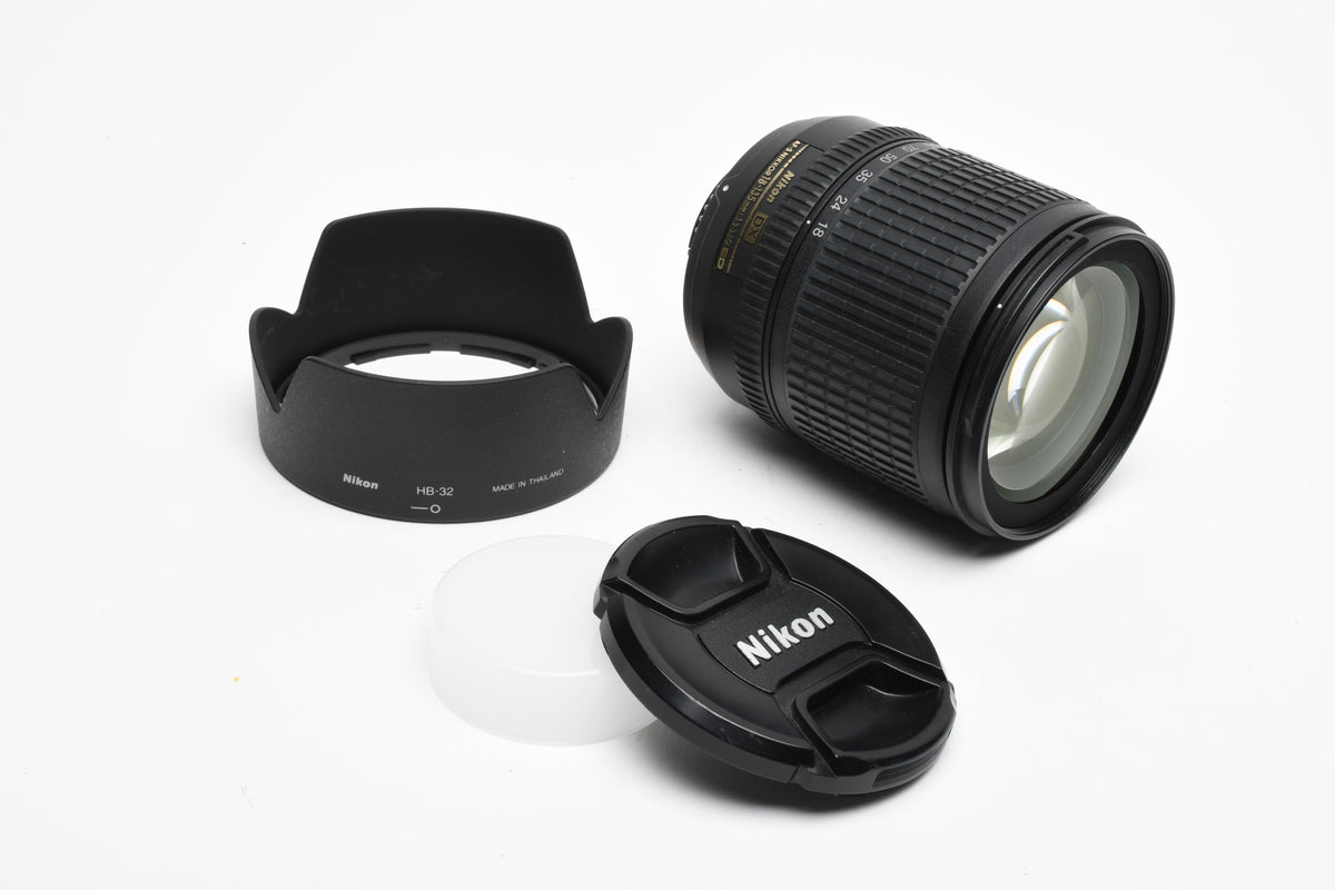 Nikon AF-S Nikkor 18-135mm f3.5-5.6G ED zoom lens, caps + hood, Mint-