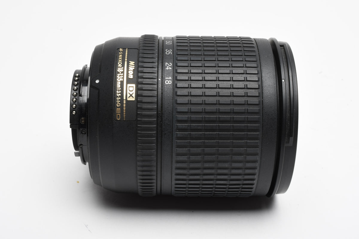 Nikon AF-S Nikkor 18-135mm f3.5-5.6G ED zoom lens, caps + hood, Mint-