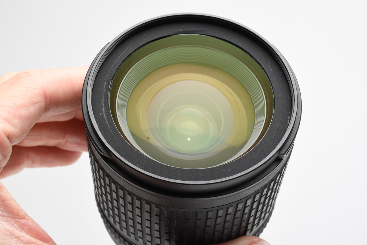 Nikon AF-S Nikkor 18-135mm f3.5-5.6G ED zoom lens, caps + hood, Mint-