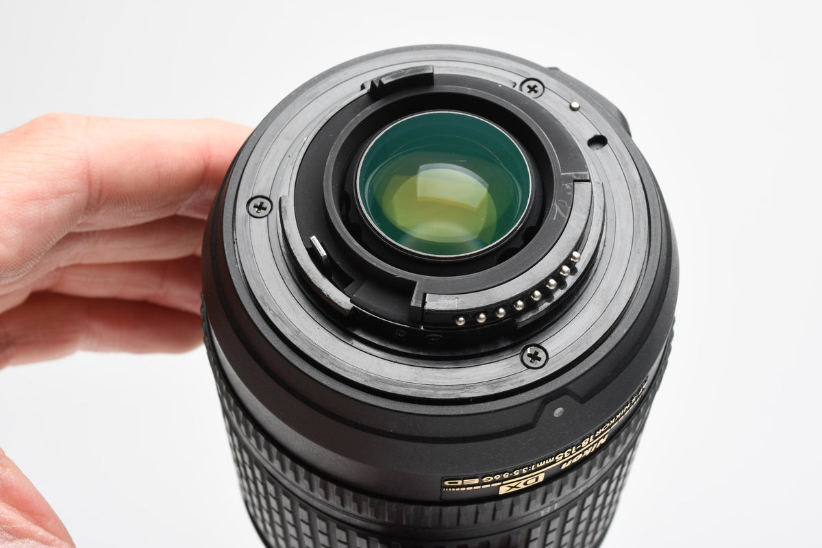 Nikon AF-S Nikkor 18-135mm f3.5-5.6G ED zoom lens, caps + hood, Mint-