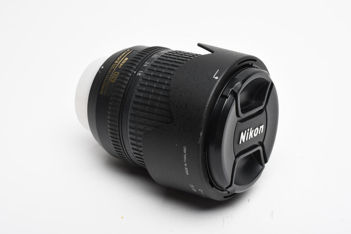 Nikon AF-S Nikkor 18-135mm f3.5-5.6G ED zoom lens, caps + hood, Mint-