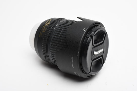 Nikon AF-S Nikkor 18-135mm f3.5-5.6G ED zoom lens, caps + hood, Mint-