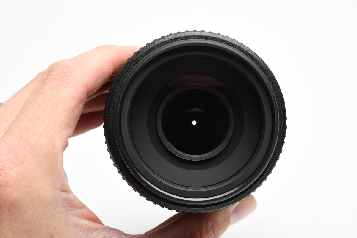 Nikon AF-S Nikkor 55-300mm f4.5-5.6G ED VR zoom lens, Hood, Caps, UV