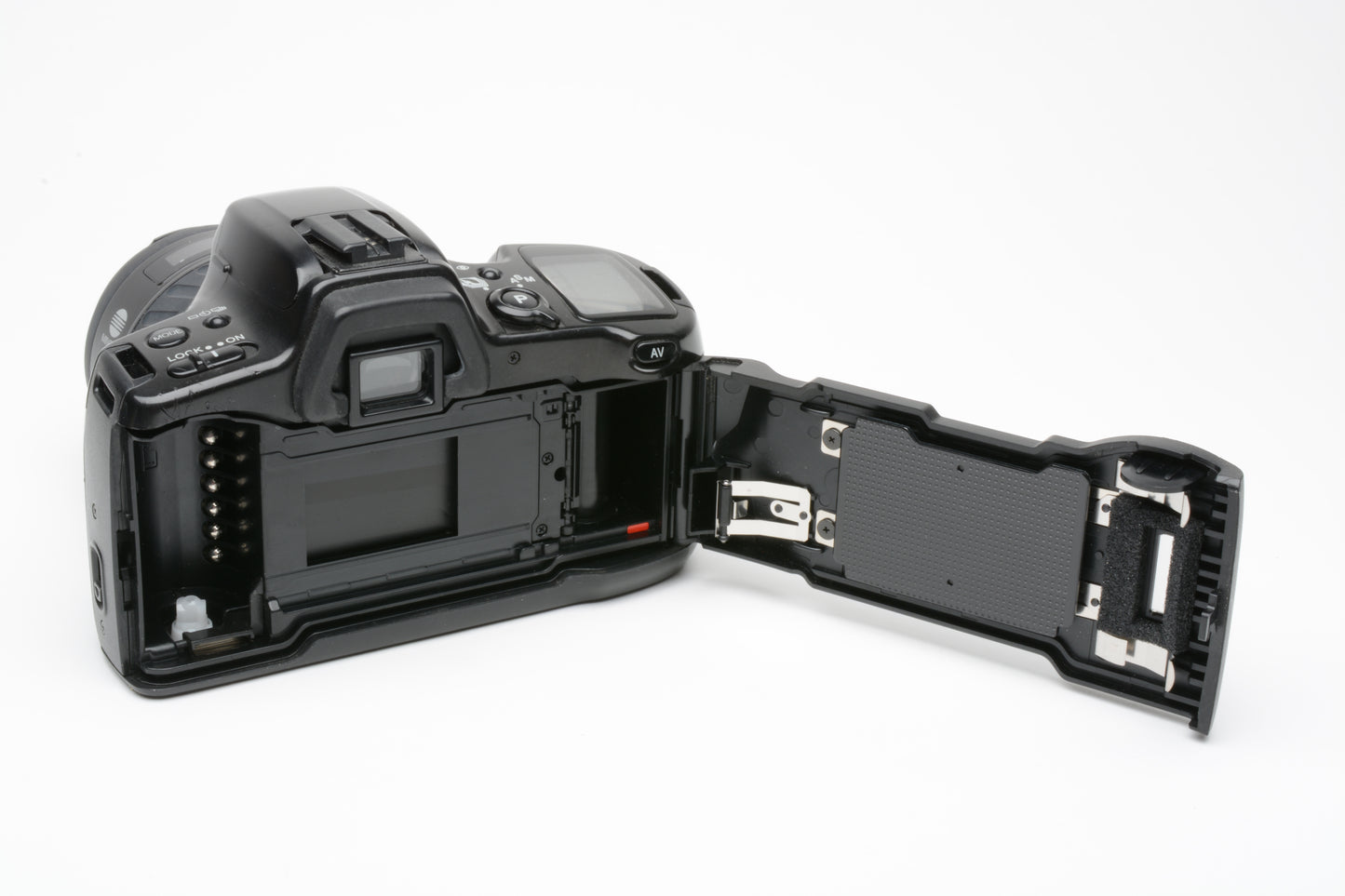 Minolta Maxxum 400si 35mm SLR Body w/35-80mm Macro f4-5.6 zoom, strap+hood