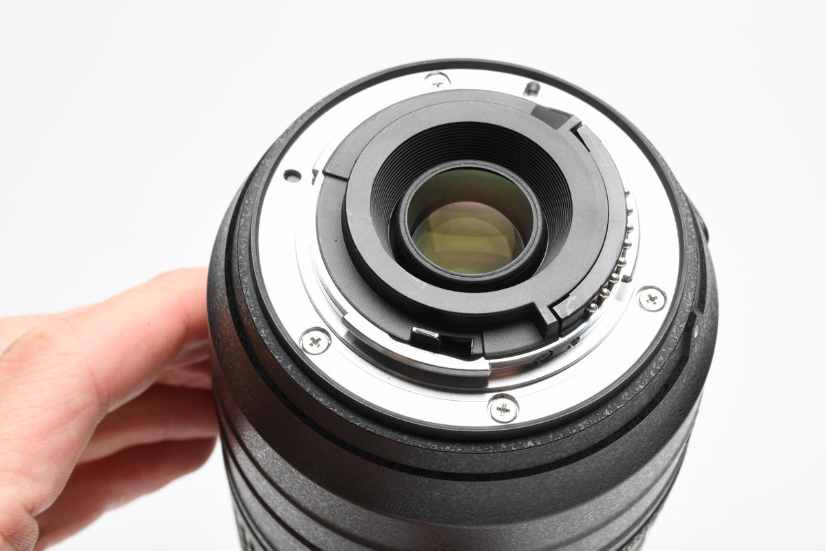 Nikon AF-S Nikkor 55-300mm f4.5-5.6G ED VR zoom lens, Hood, Caps, UV