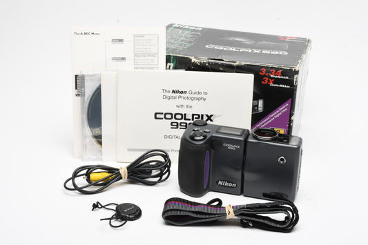 Nikon Coolpix 990 Digital Point&Shoot 3.2MP camera, Boxed