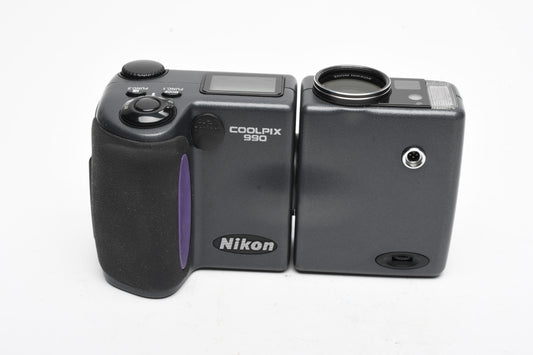 Nikon Coolpix 990 Digital Point&Shoot 3.2MP camera, Boxed