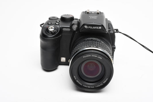 Fujifim Finepix S9000 Digital Point&Shoot camera w/UV Filter, Cap, 8GB CF Card, Clean!